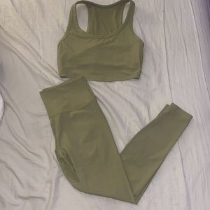 Women’s Green Ribbed Workout Set